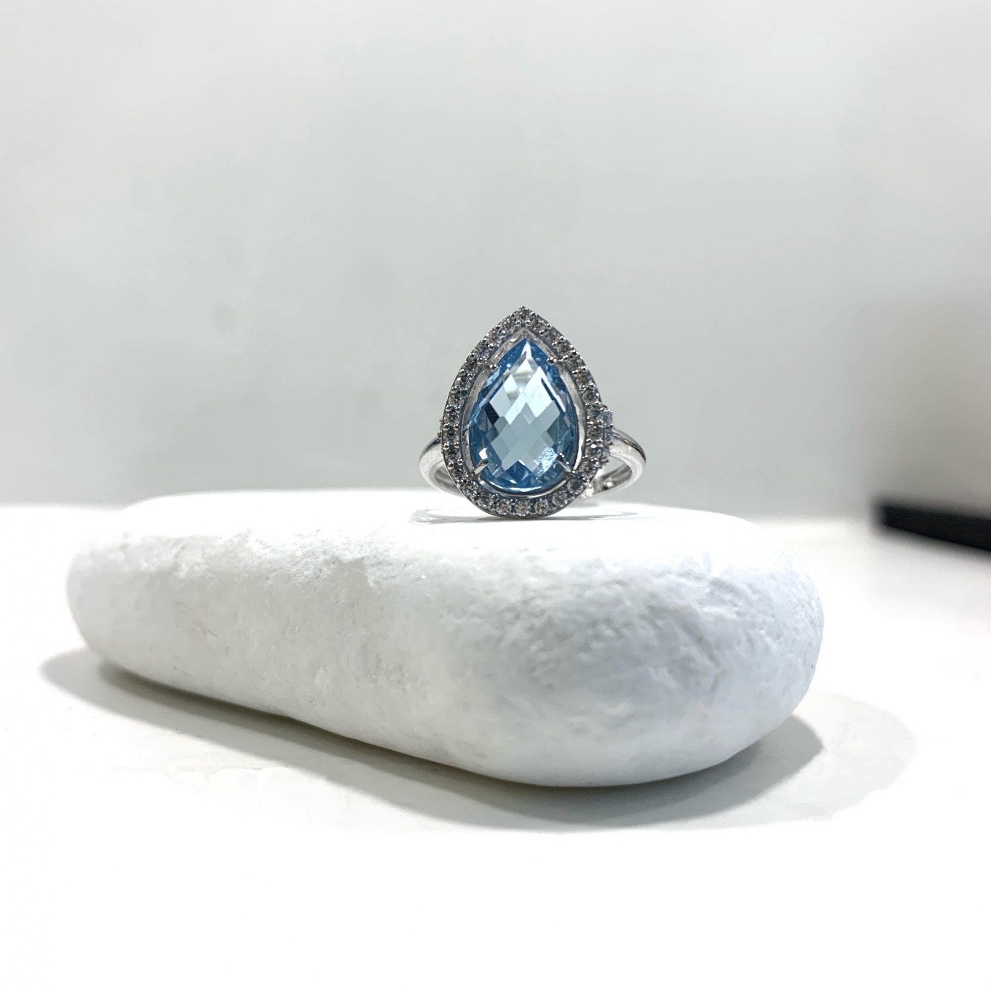 RING TEAR-SHAPED BLUE TOPAZ K14