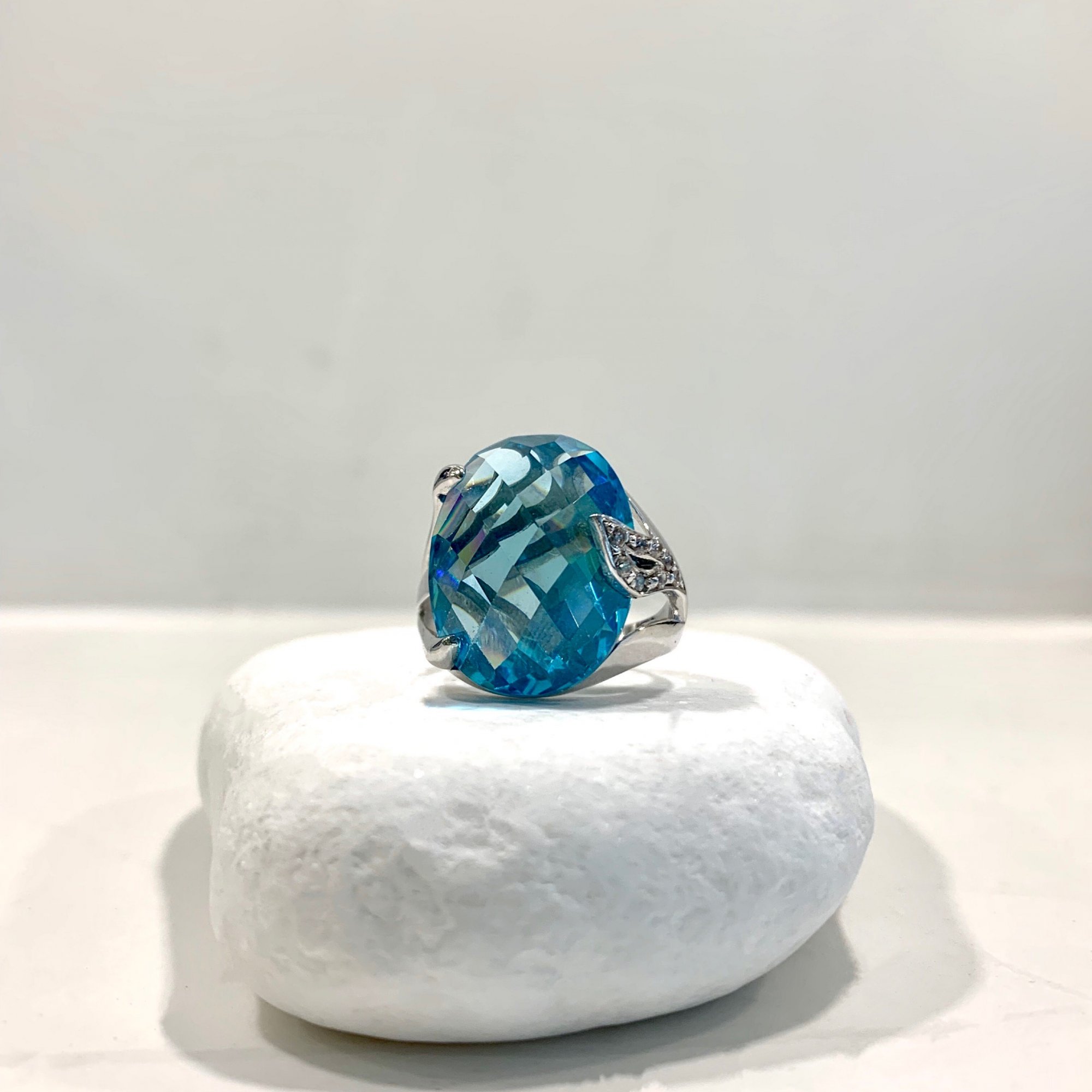 ΔΑΧΤΥΤΛΙΔΙ Κ14 ΛΕΥΚΟΧΡΥΣΟ BLUE QUARTZ