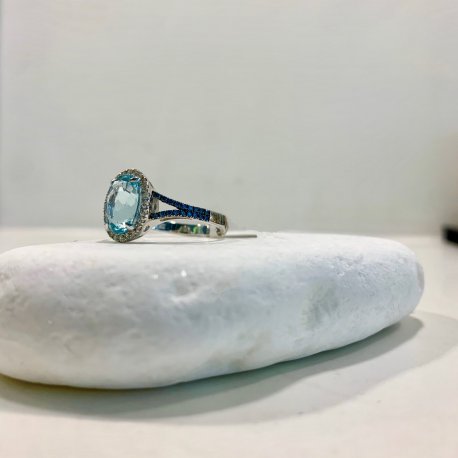 RING WITH AQUA MARINE STONE K18