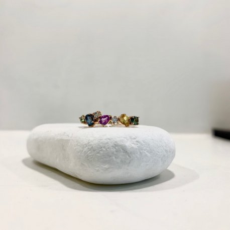 RING WITH MULTICOLOUR SAPPHIRES K18