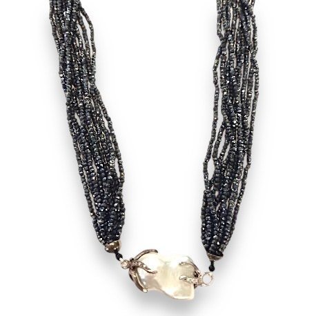 Necklace with pearl and spinnel