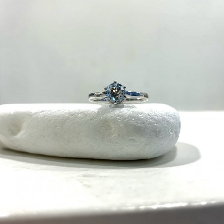 WEDDING RING WITH AQUA MARINE K18