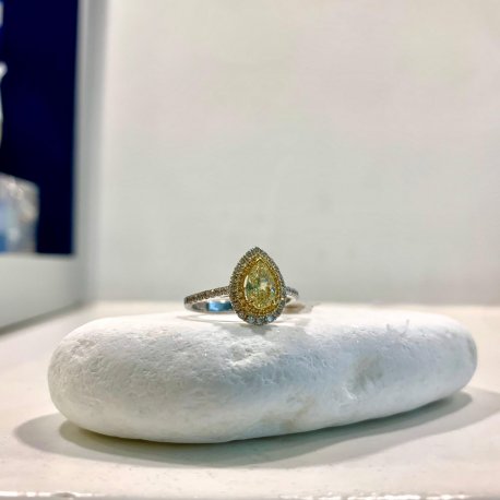RING WITH YELLOW DIAMONDS K18